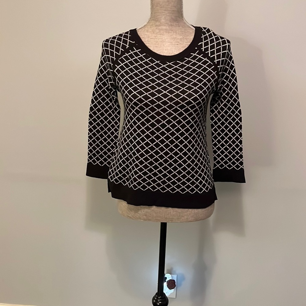 Philosophy Black and White 3/4 Sleeve Geometric Sweater size small.